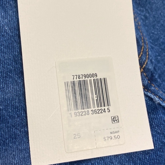 NWT Levi's Ribcage Distressed Cut Off Denim Shorts Size 25 - Picture 13 of 14